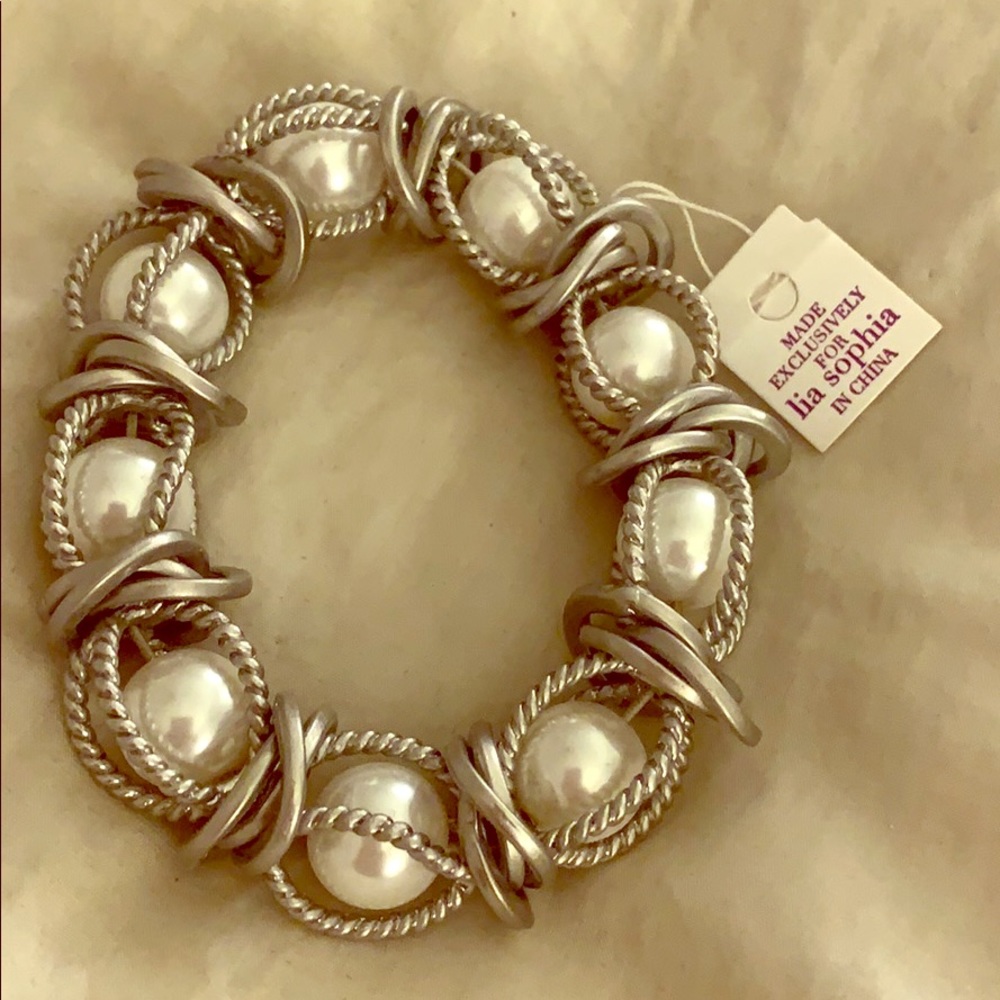 Pearl and silver bracelet